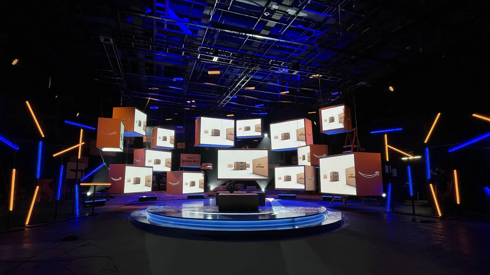 PRIME — The screens running the box loop