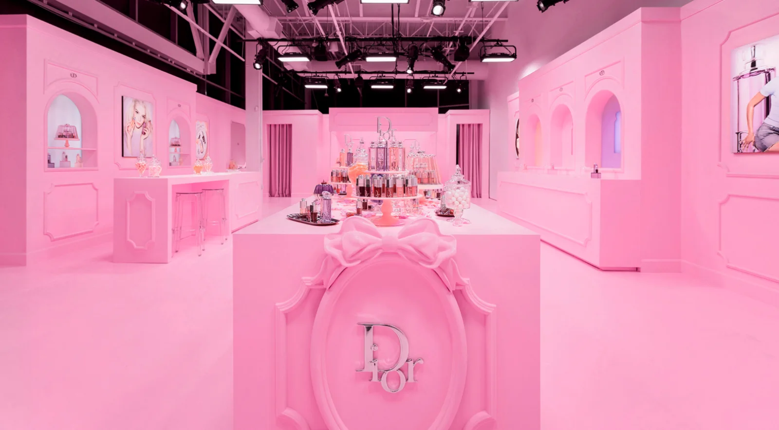 DIOR ADDICT — The central hall: the Dior cameo and the Addict displays