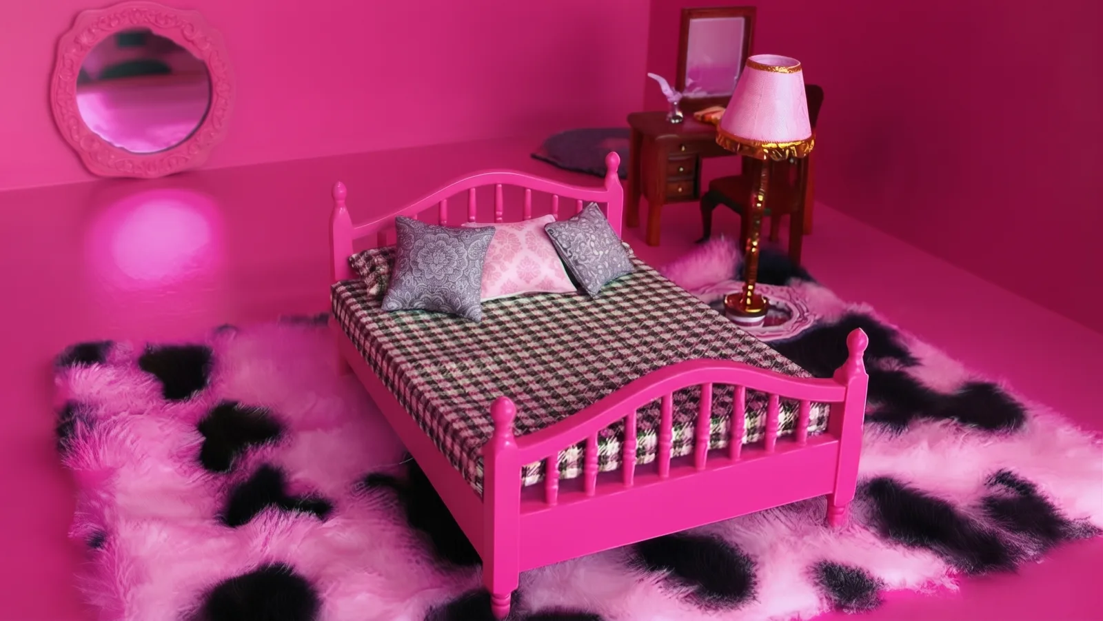 I.AM.GIA — The pink bedroom: bed, shag rug and mirror, all in the same shade