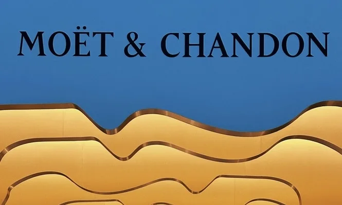 MOËT — MOËT & CHANDON over the gilded waves