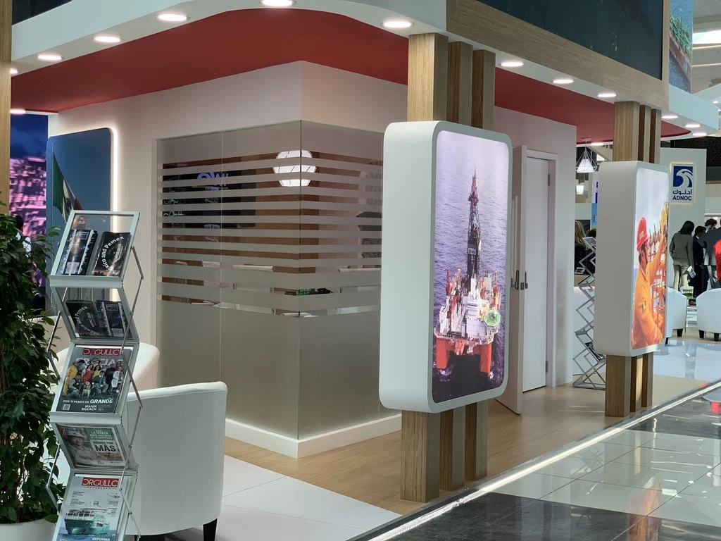 PEMEX — Inside: the lightboxes with the rigs and the meeting room