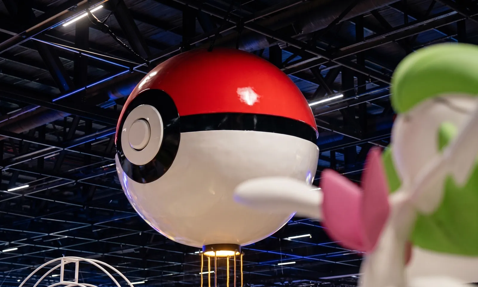 POKEMON — The Poké Ball and Gardevoir, up close